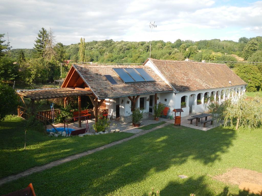 Vila Berki Porta Vendeghaz Dinnyeberki Exteriér fotografie